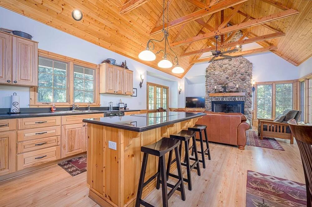 Photo of Livingroom in The Galena Territory