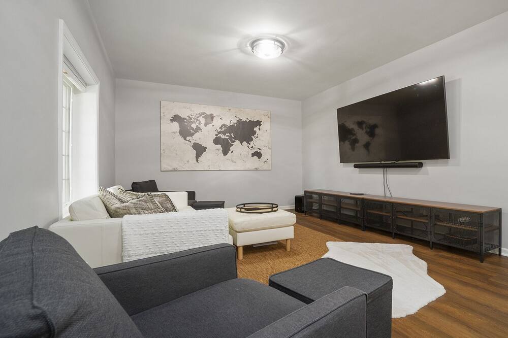 Photo of Livingroom in Dixon