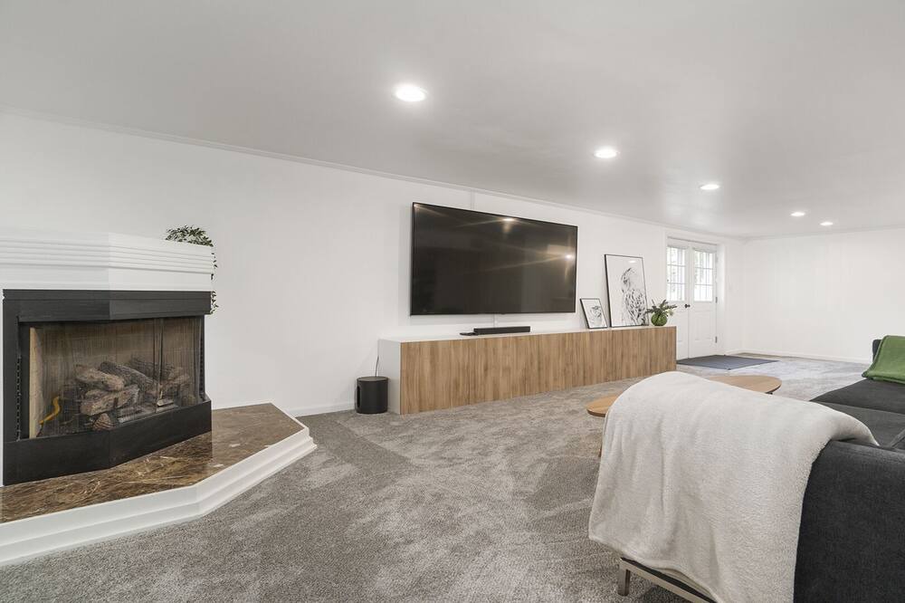 Photo of Livingroom in Dixon