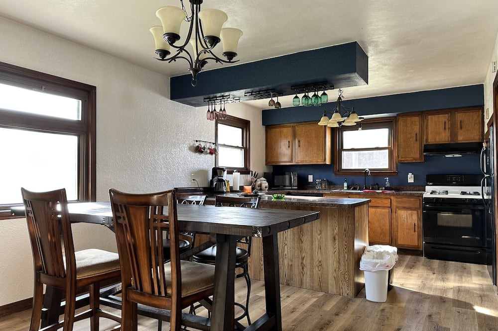 Photo of Kitchen in Flora