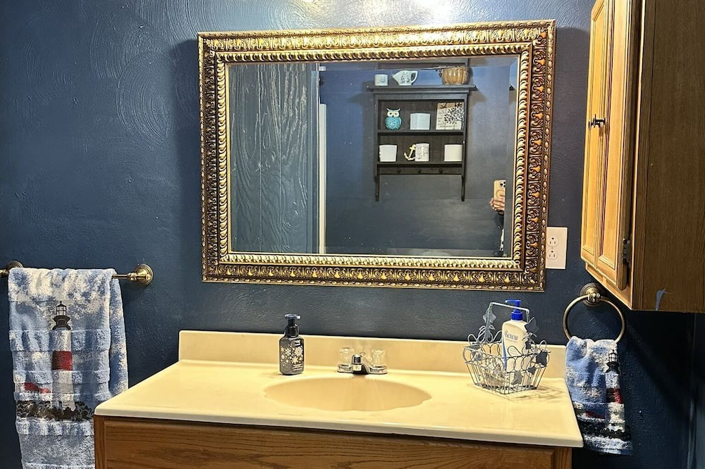 Photo of Bathroom in Flora