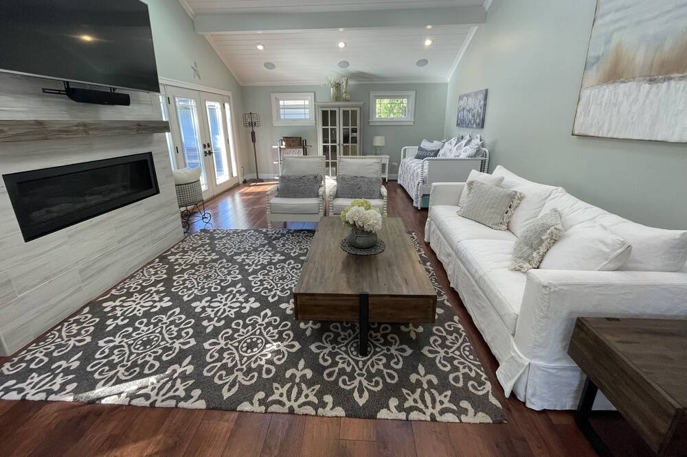 Photo of Livingroom in Winthrop Harbor