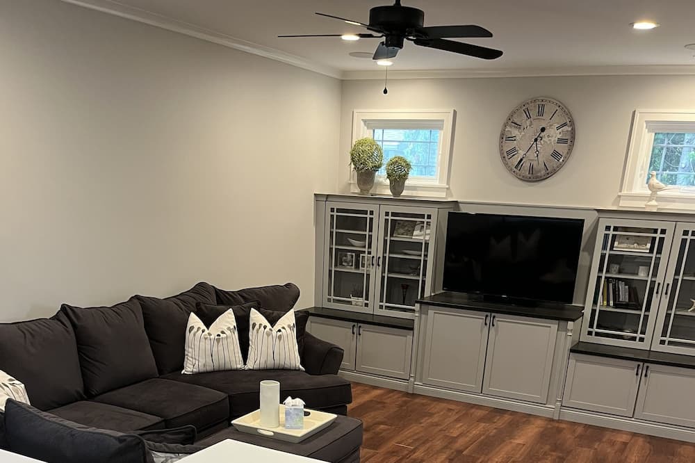 Photo of Livingroom in Winthrop Harbor