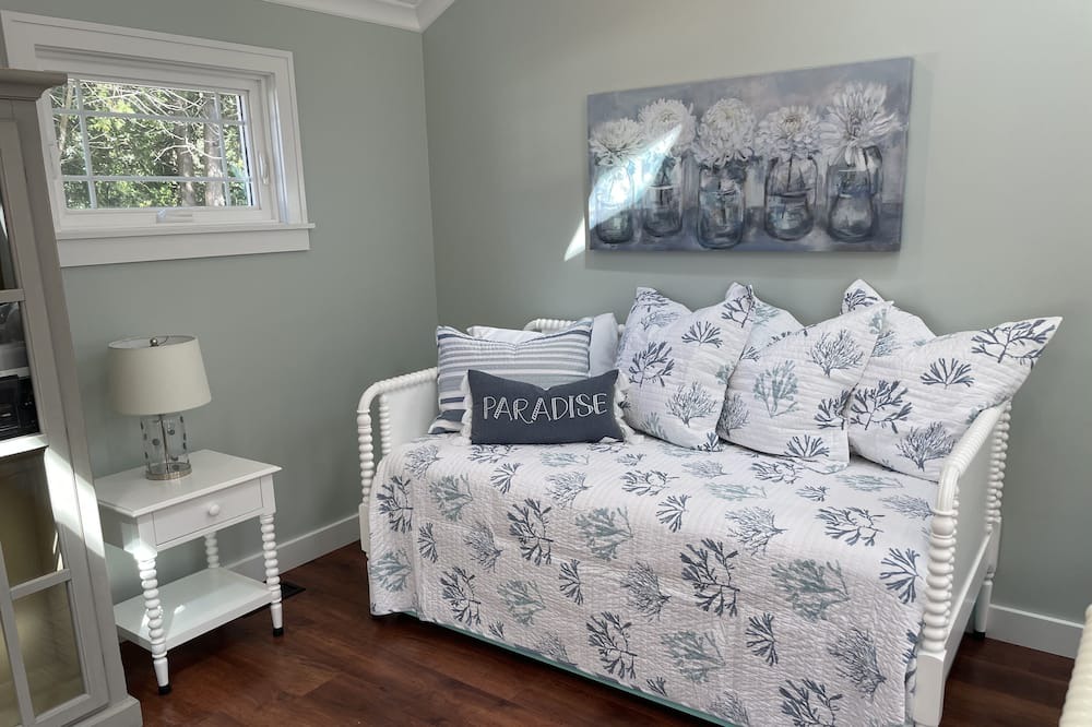 Photo of Bedroom in Winthrop Harbor