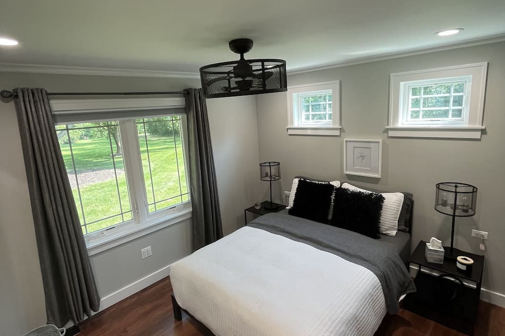 Photo of Bedroom in Winthrop Harbor