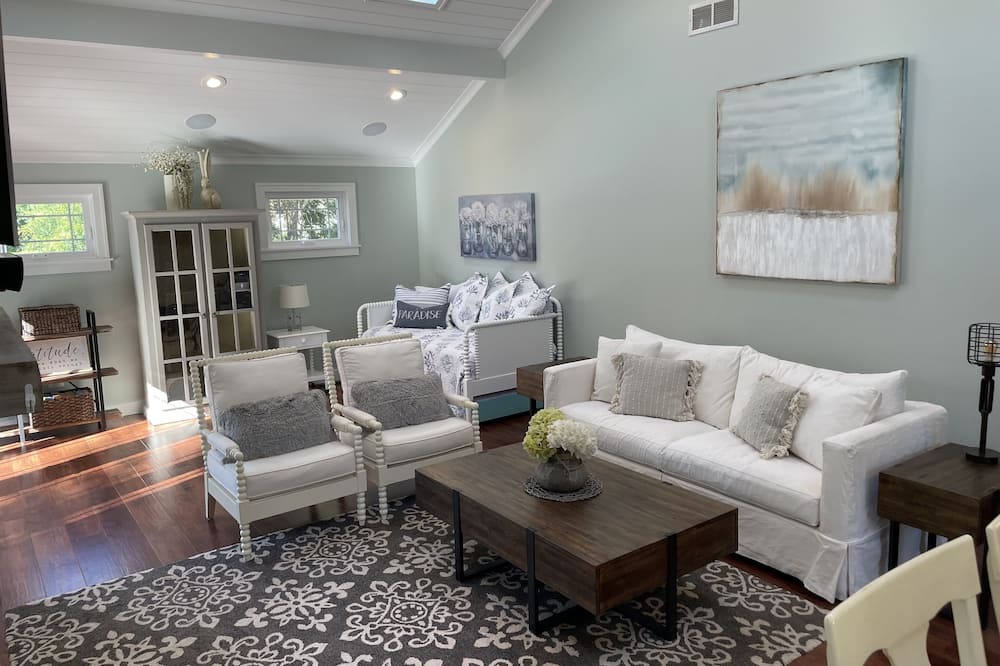Photo of Livingroom in Winthrop Harbor