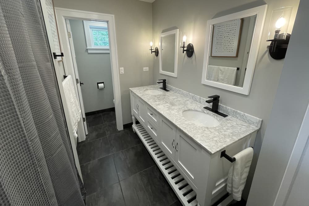 Photo of Bathroom in Winthrop Harbor