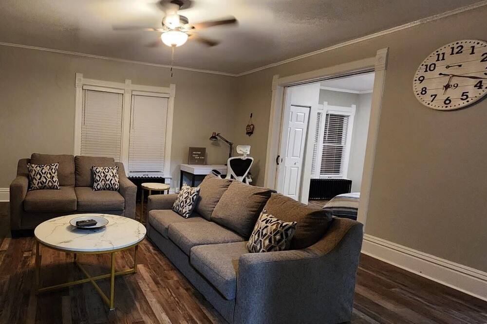 Photo of Livingroom in Algonquin