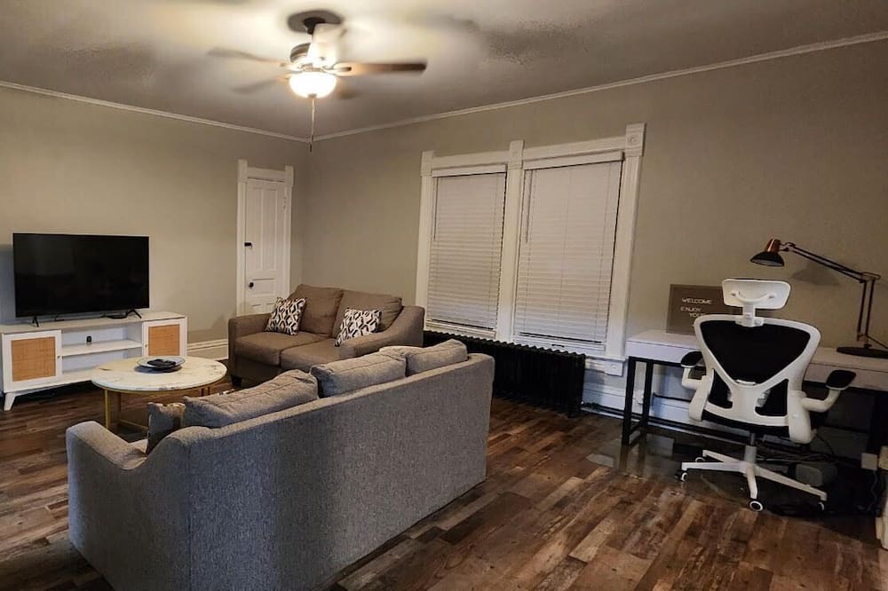 Photo of Livingroom in Algonquin