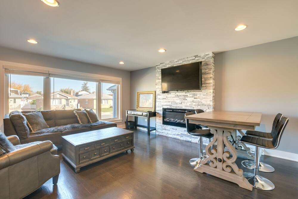 Photo of Livingroom in Norwood Park East
