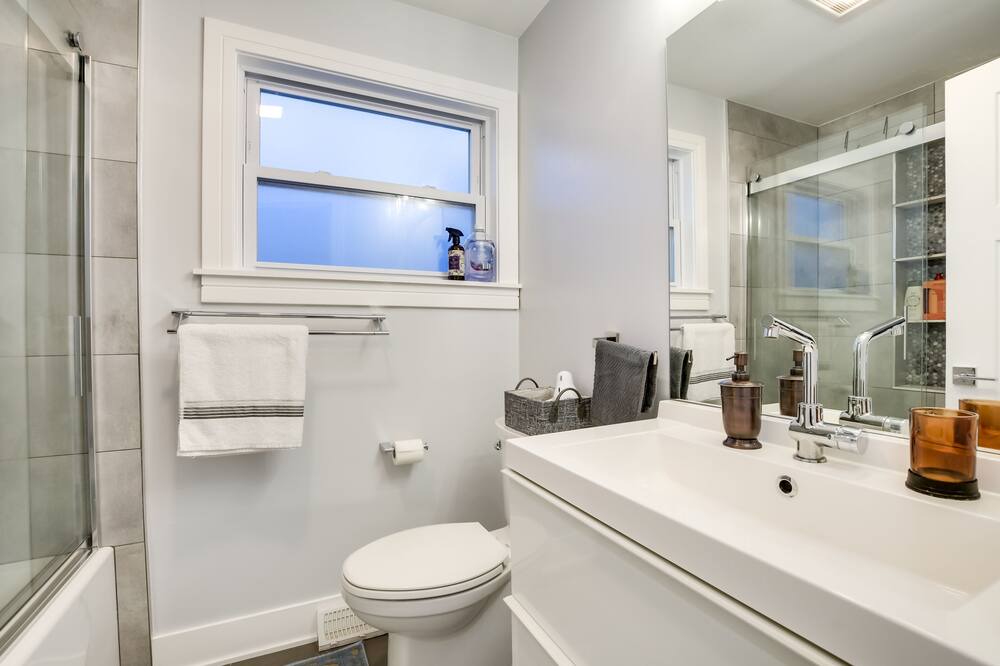 Photo of Bathroom in Norwood Park East