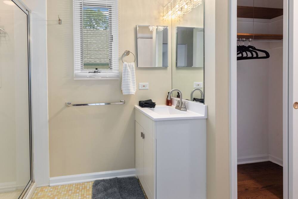Photo of Bathroom in Lake Forest
