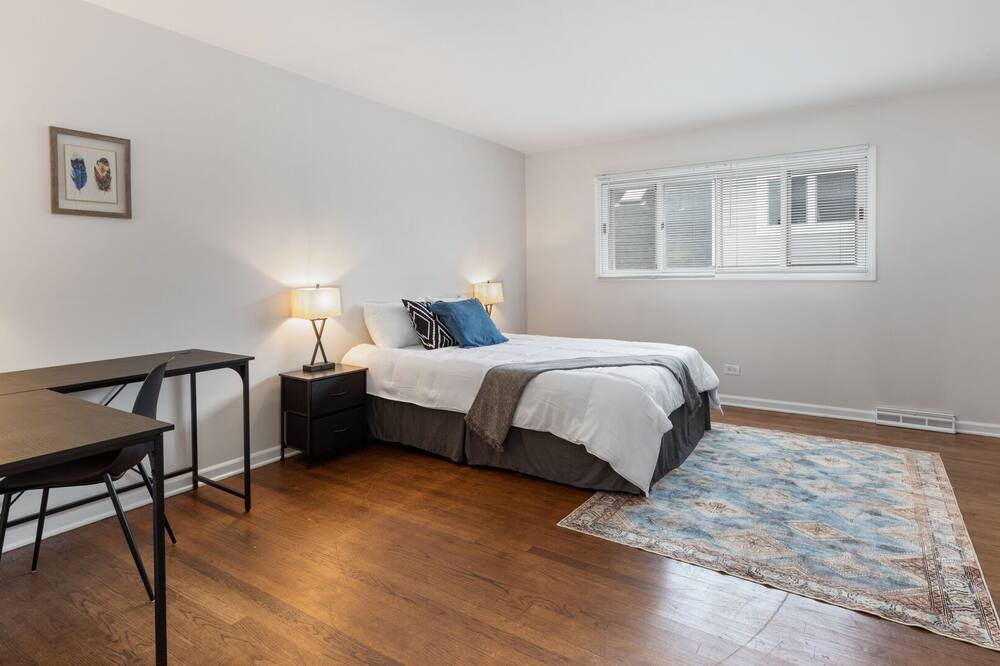 Photo of Bedroom in Lake Forest
