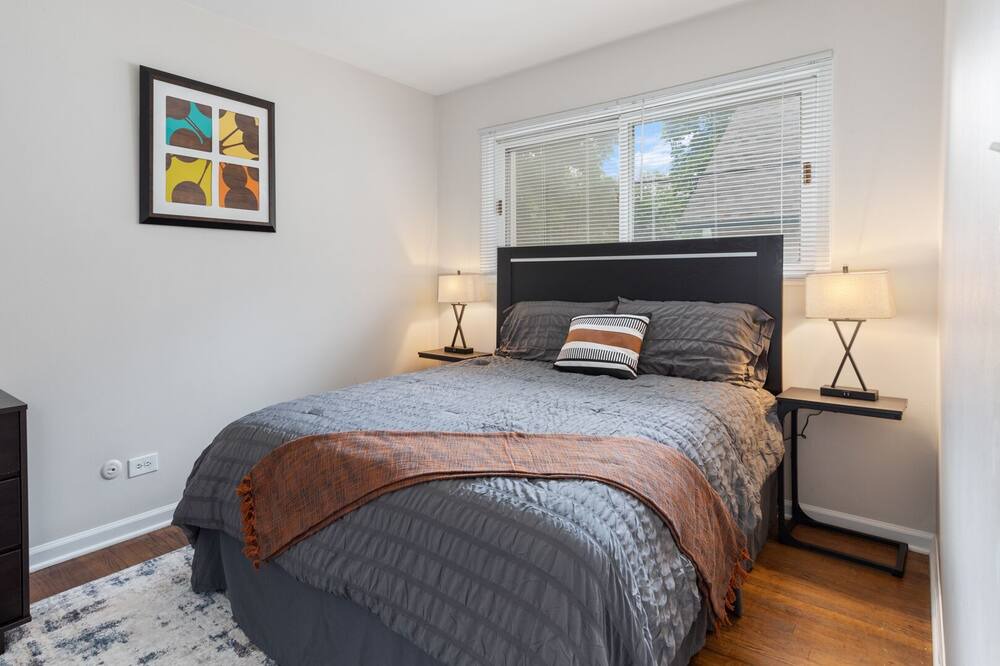 Photo of Bedroom in Lake Forest