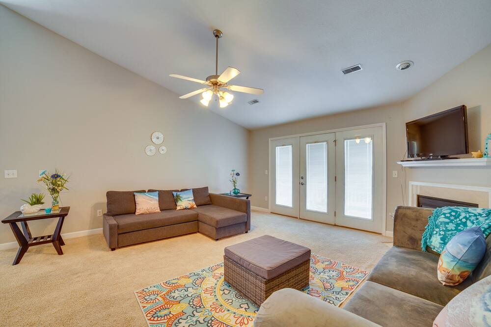 Photo of Livingroom in Champaign