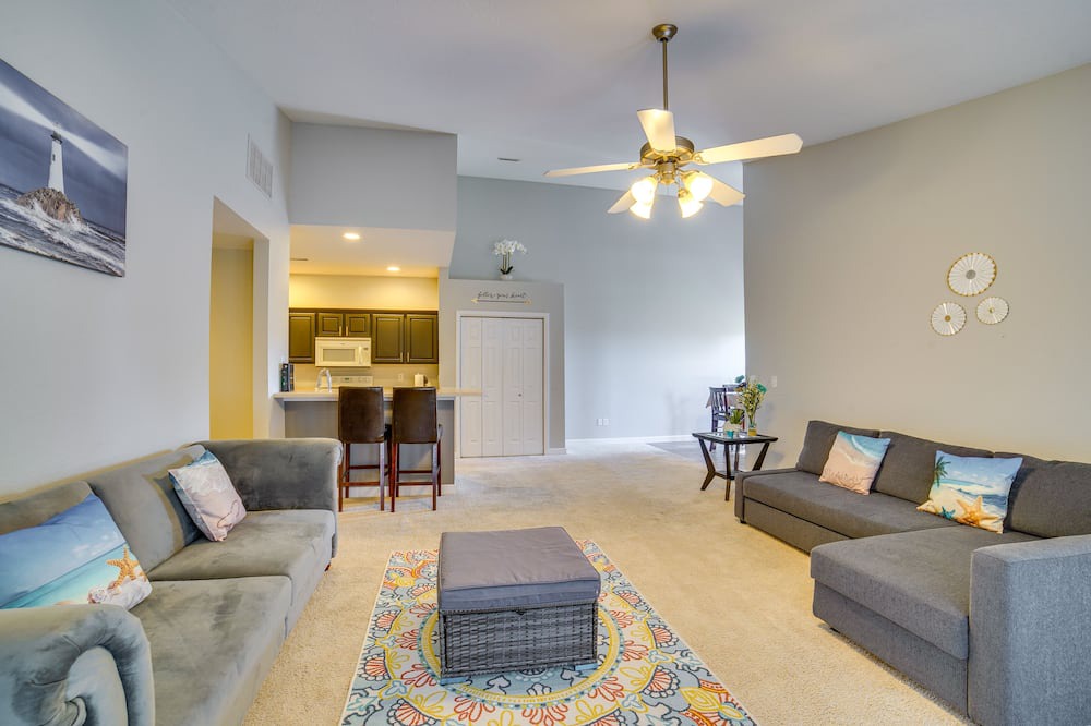 Photo of Livingroom in Champaign