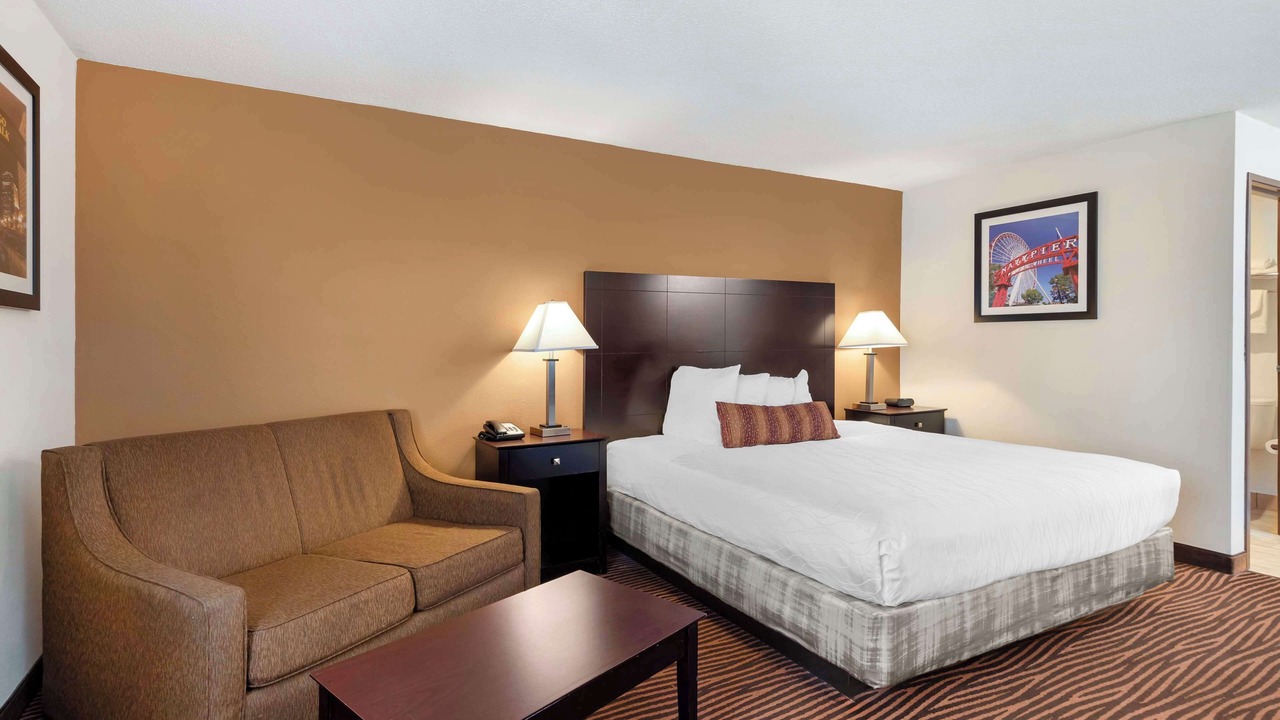 Photo of Bedroom in Des Plaines