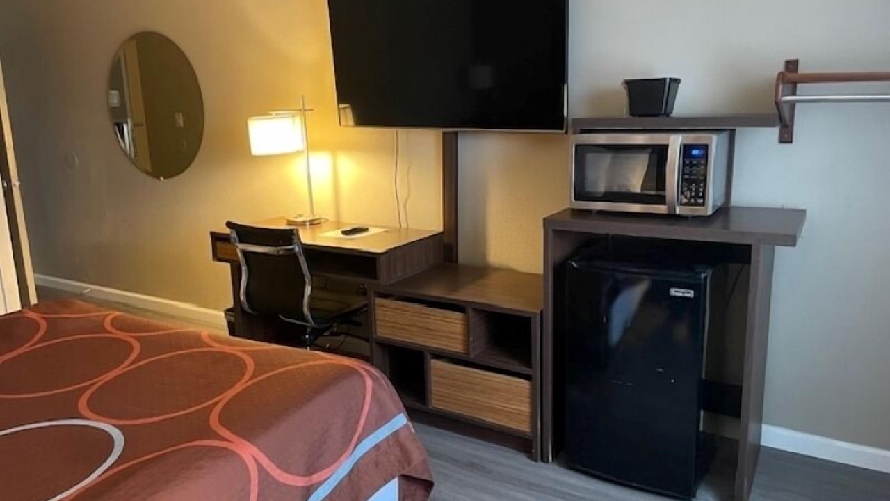 Photo of Bedroom in Alton