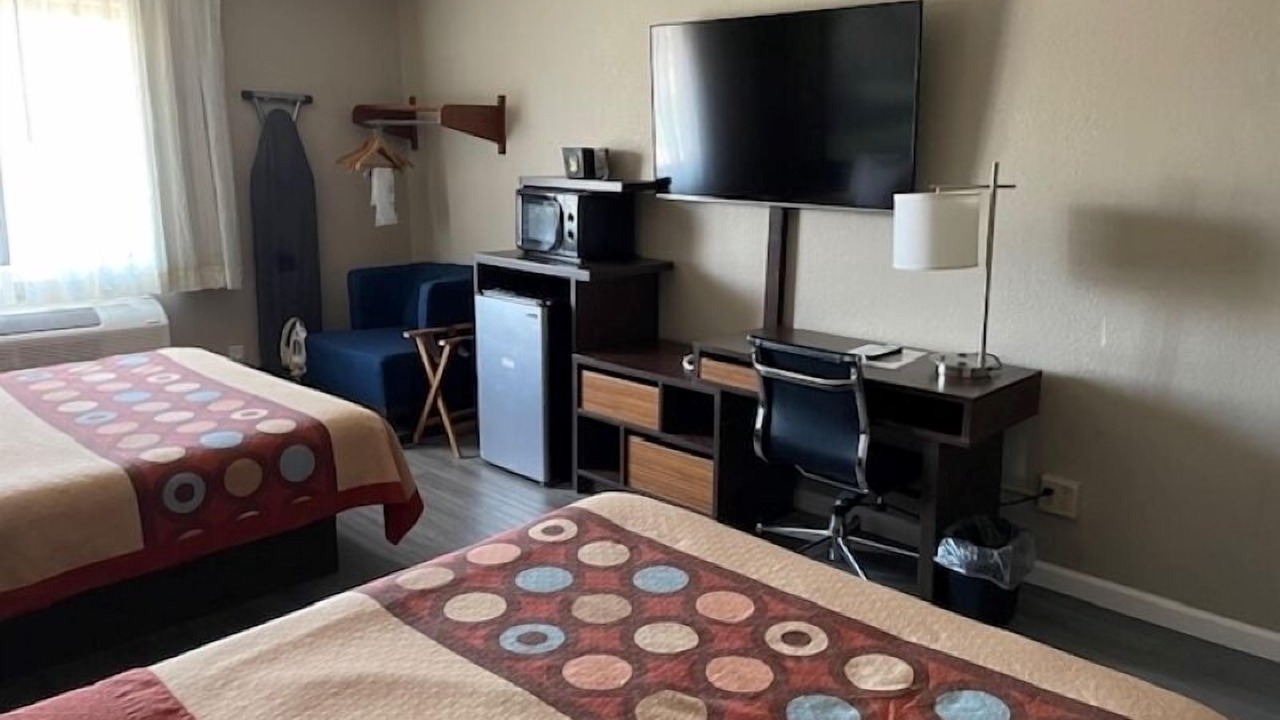 Photo of Livingroom in Alton