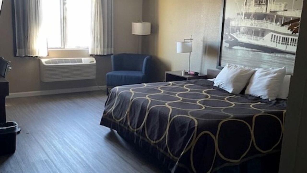 Photo of Bedroom in Alton