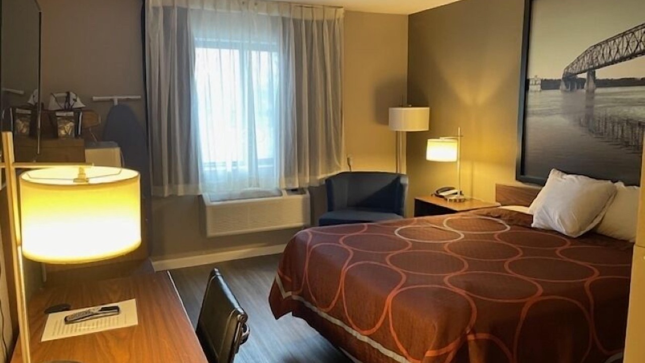 Photo of Bedroom in Alton