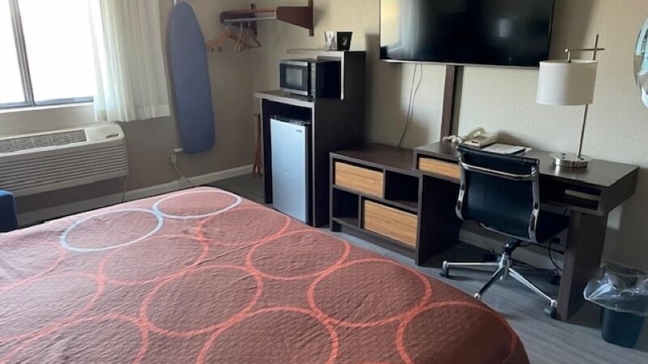 Photo of Bedroom in Alton
