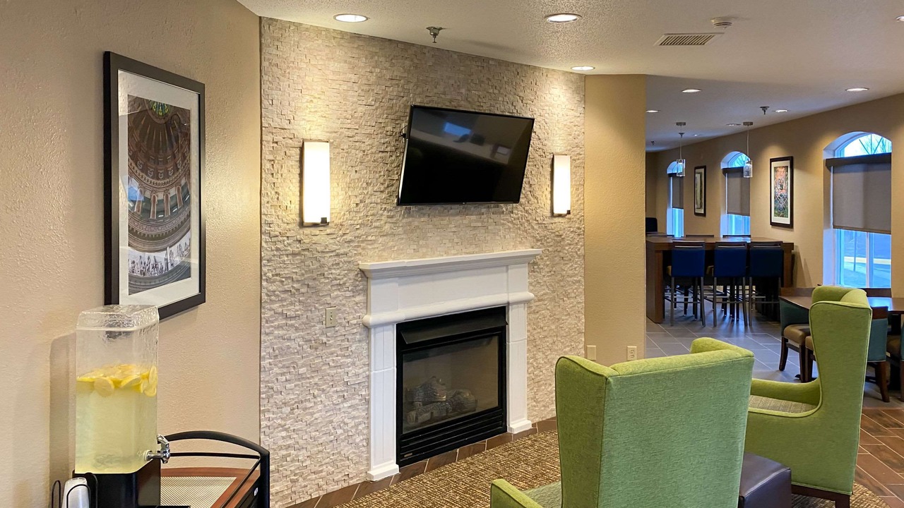 Photo of Livingroom in DeKalb