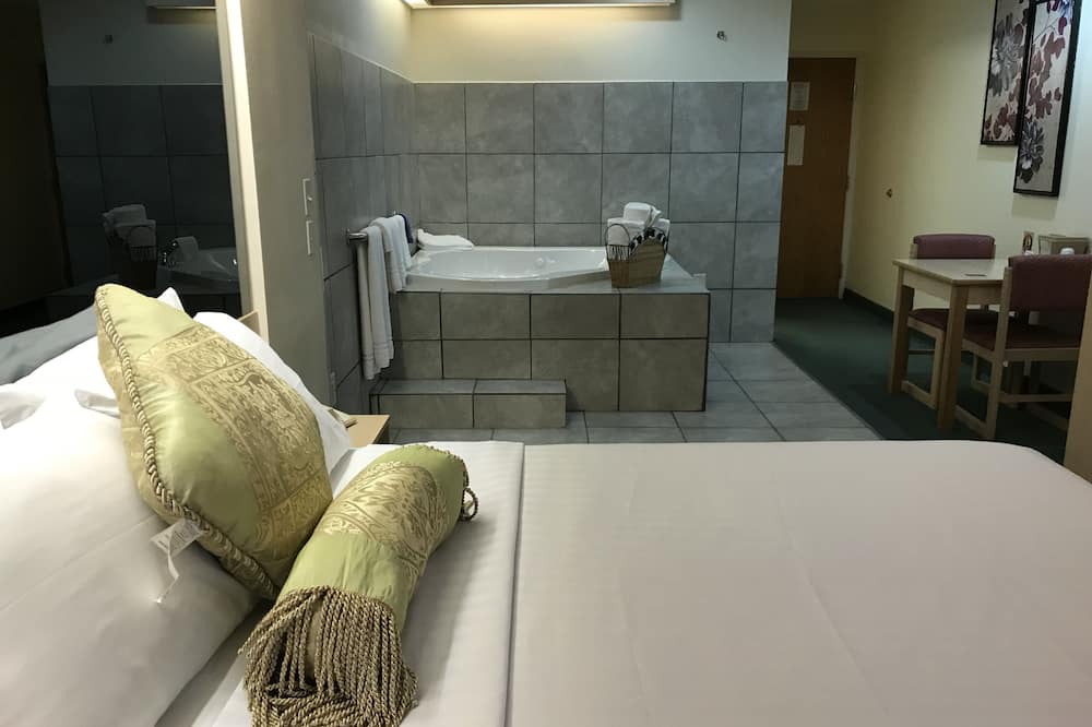 Photo of Bedroom in Carlyle Lake