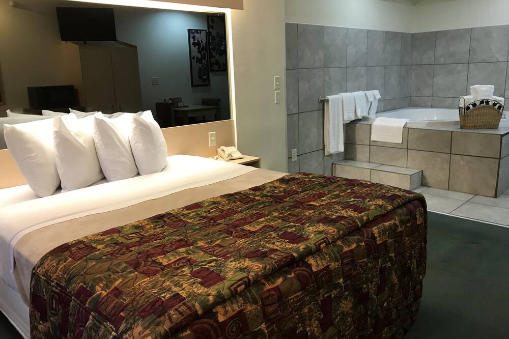 Photo of Bedroom in Carlyle Lake