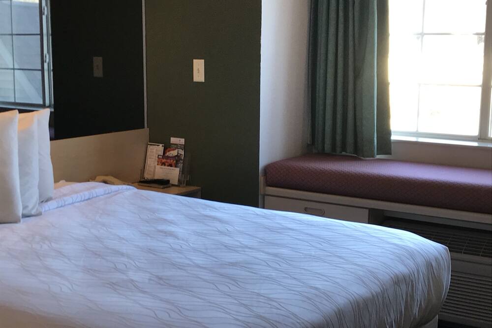 Photo of Bedroom in Carlyle Lake