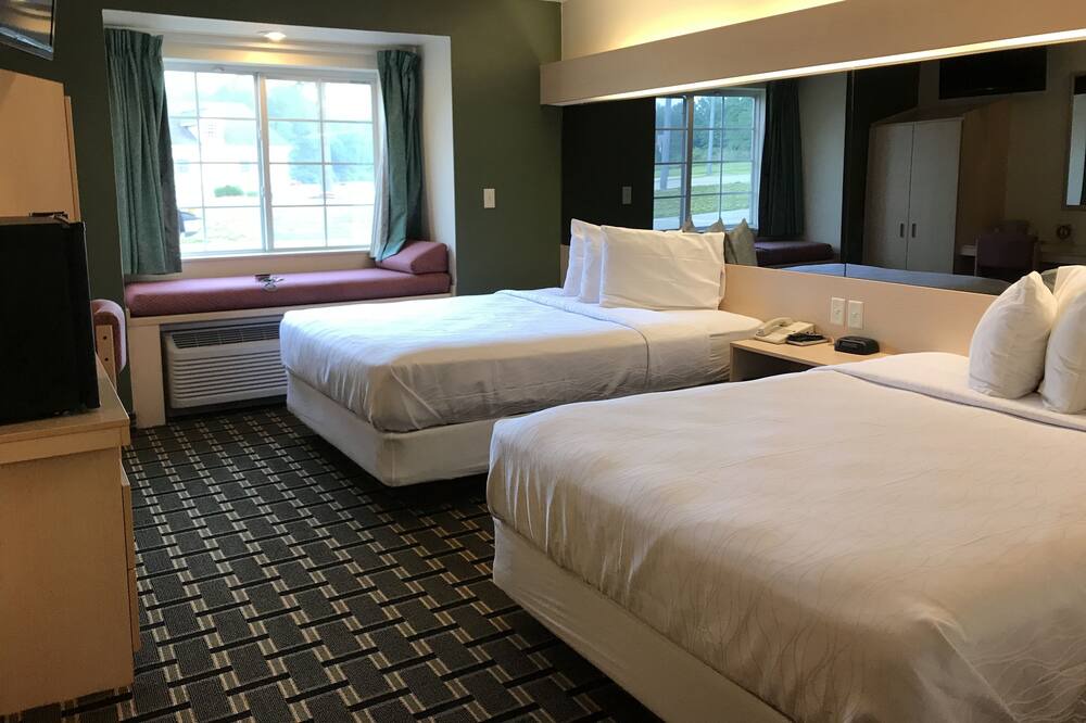 Photo of Bedroom in Carlyle Lake