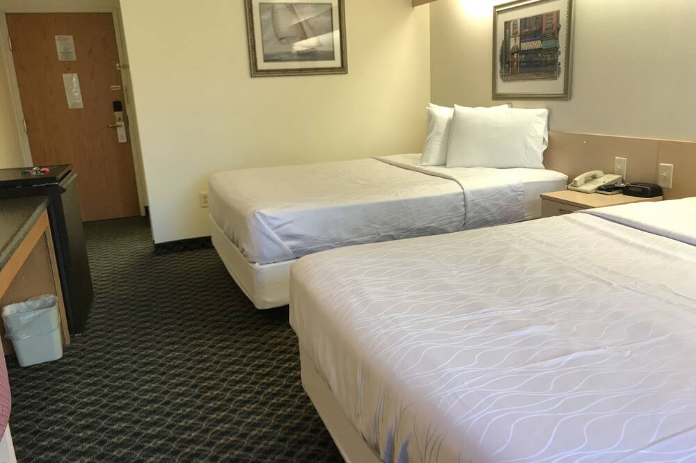 Photo of Bedroom in Carlyle Lake