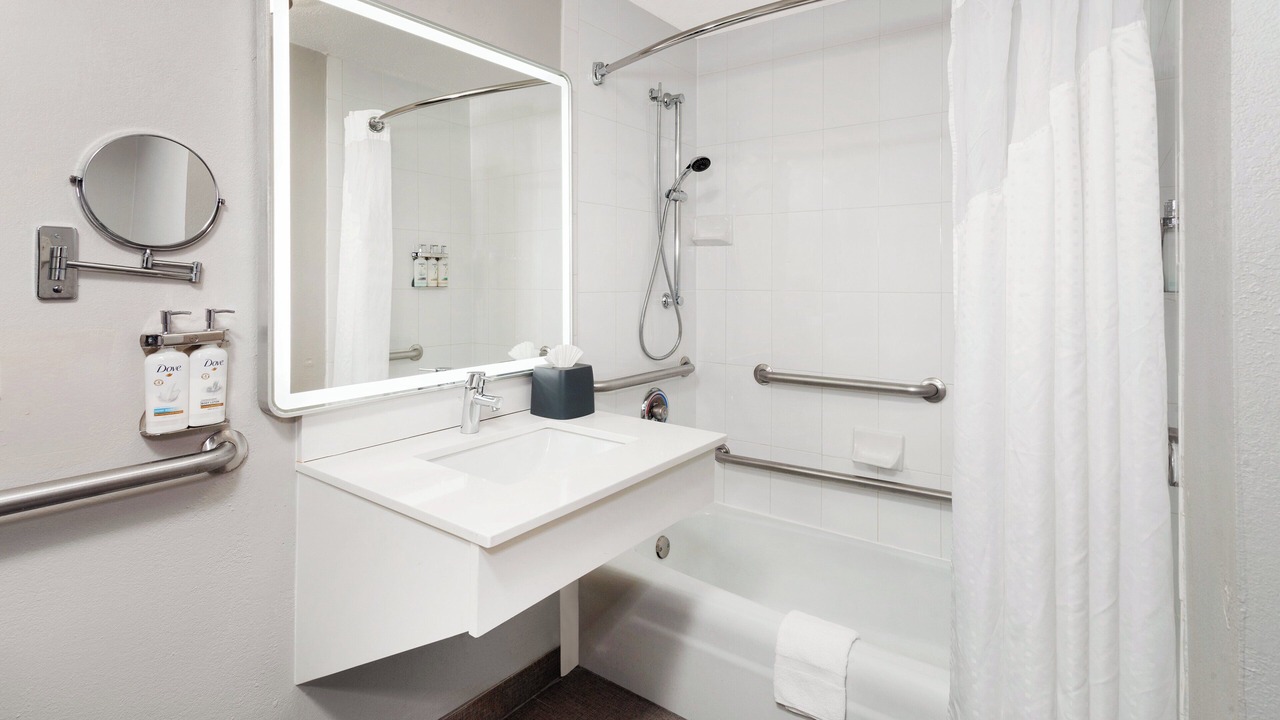 Photo of Bathroom in Oakbrook Terrace