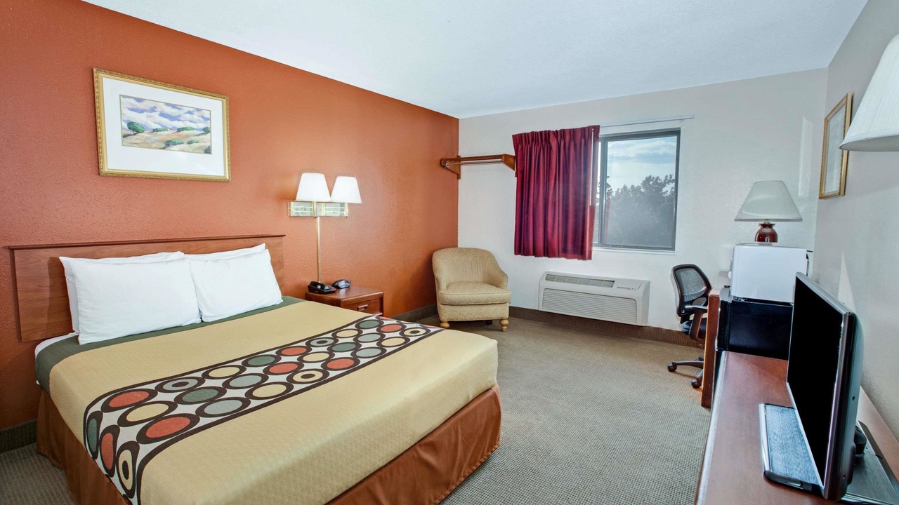 Photo of Bedroom in Crystal Lake