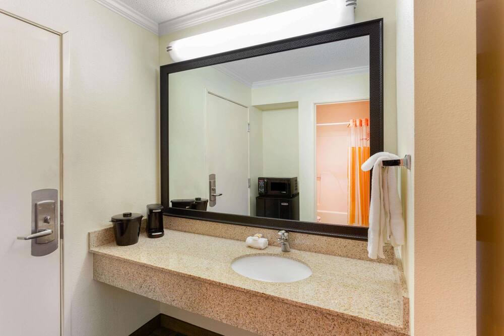 Photo of Bathroom in Willowbrook