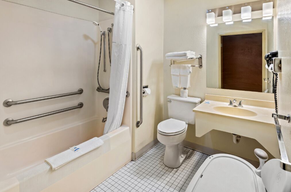 Photo of Bathroom in Effingham