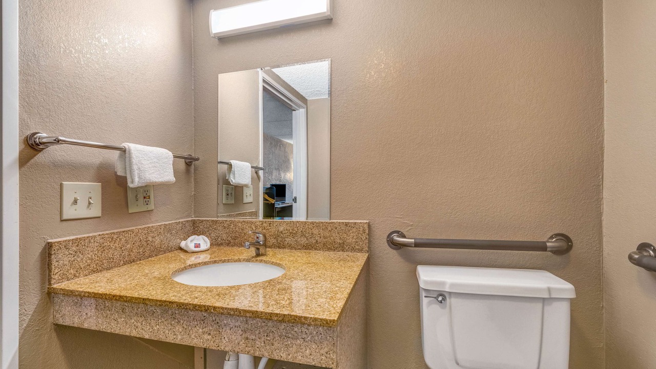Photo of Bathroom in Elk Grove Village