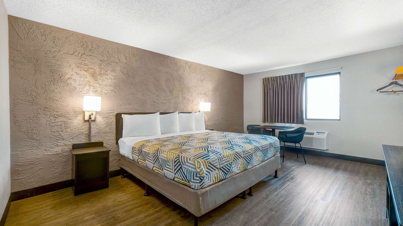 Photo of Bedroom in Elk Grove Village
