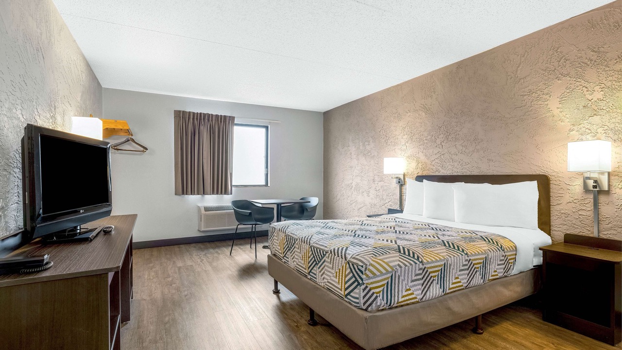 Photo of Bedroom in Elk Grove Village