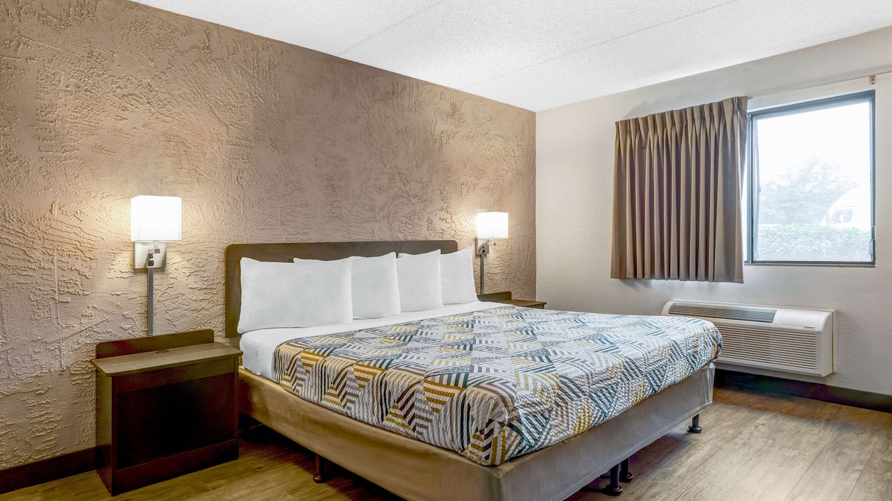 Photo of Bedroom in Elk Grove Village