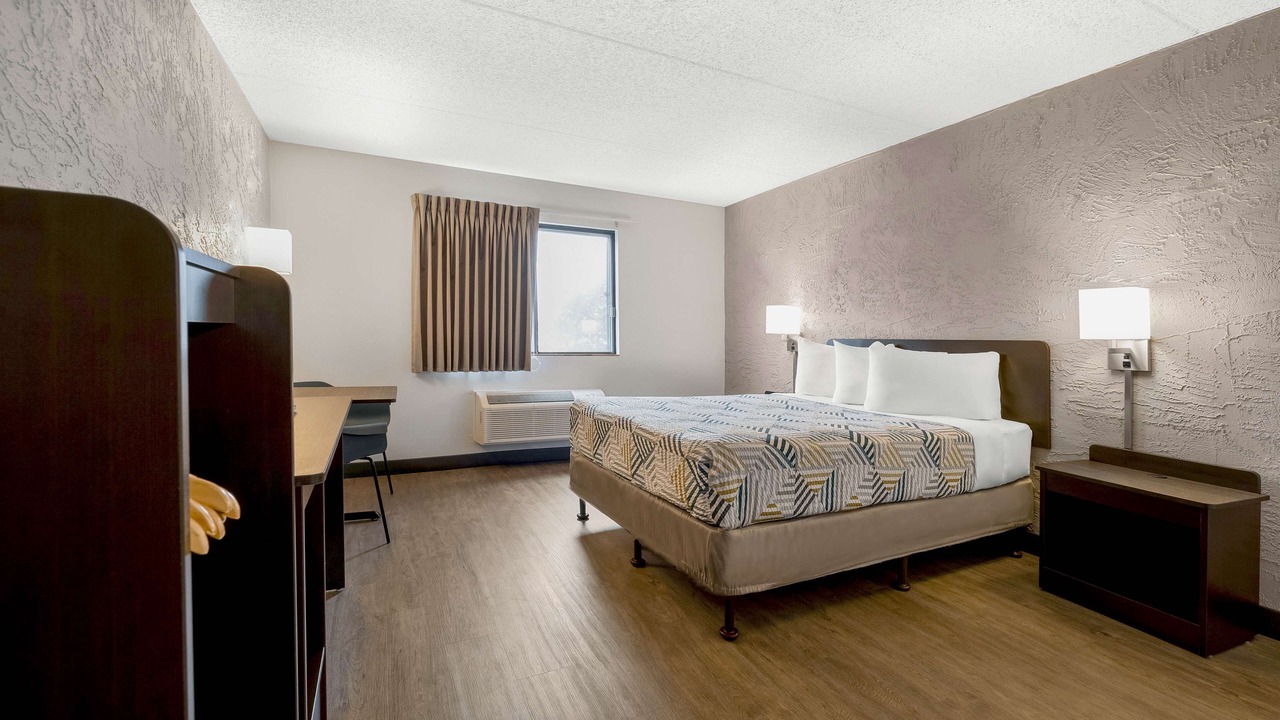Photo of Bedroom in Elk Grove Village