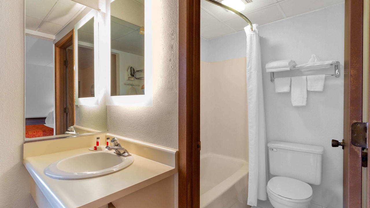 Photo of Bathroom in Waukegan