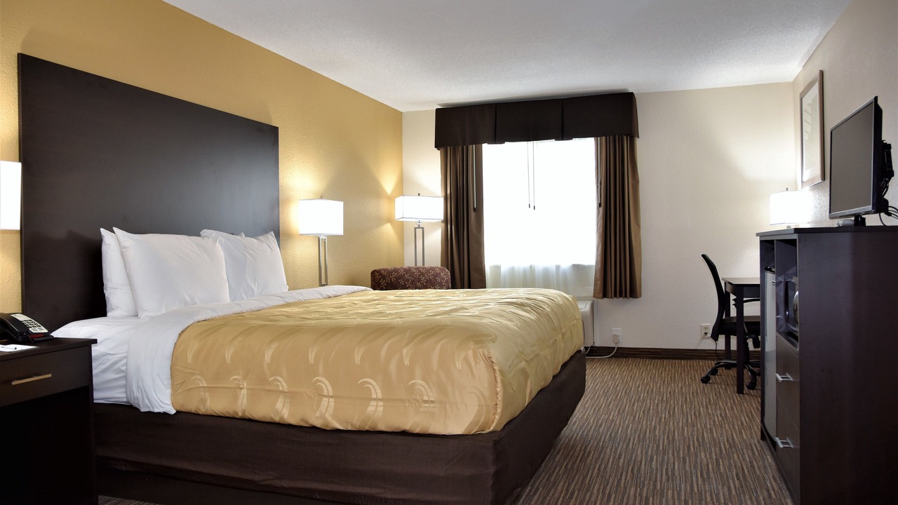 Photo of Bedroom in Metropolis