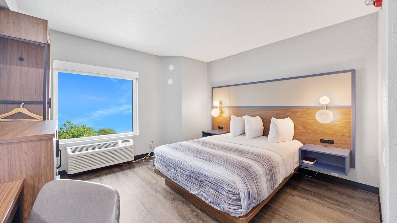 Photo of Bedroom in Urbana