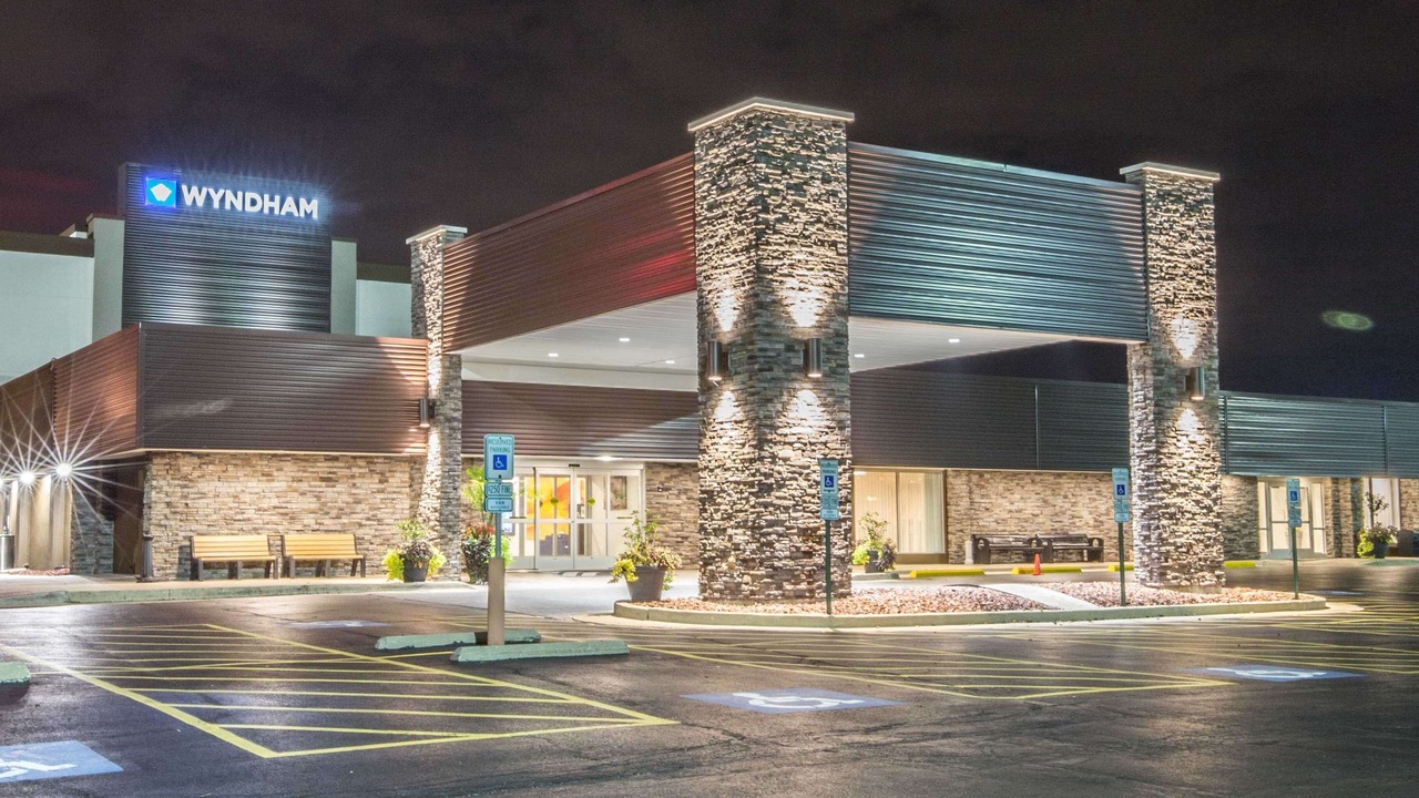 Photo of Buildings in Des Plaines