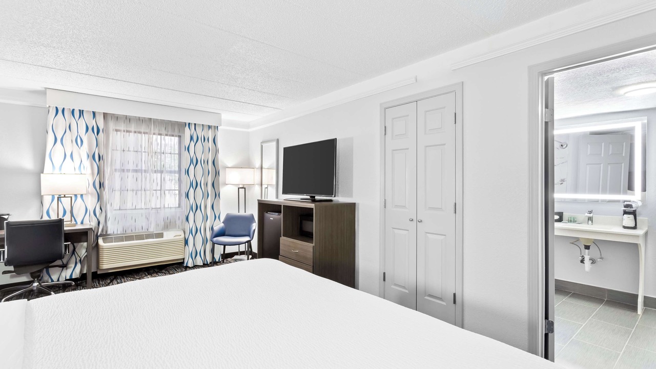 Photo of Bedroom in Schaumburg