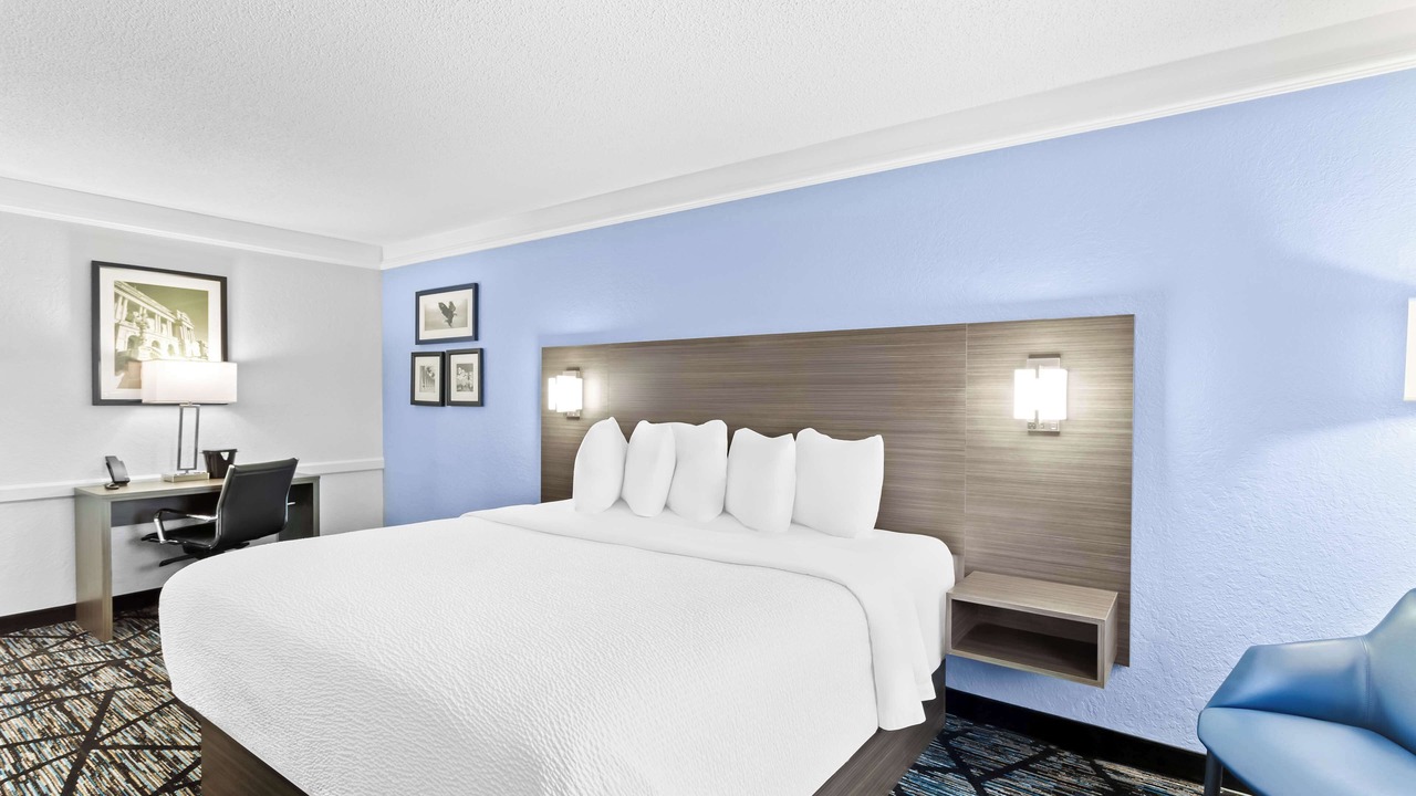Photo of Bedroom in Schaumburg