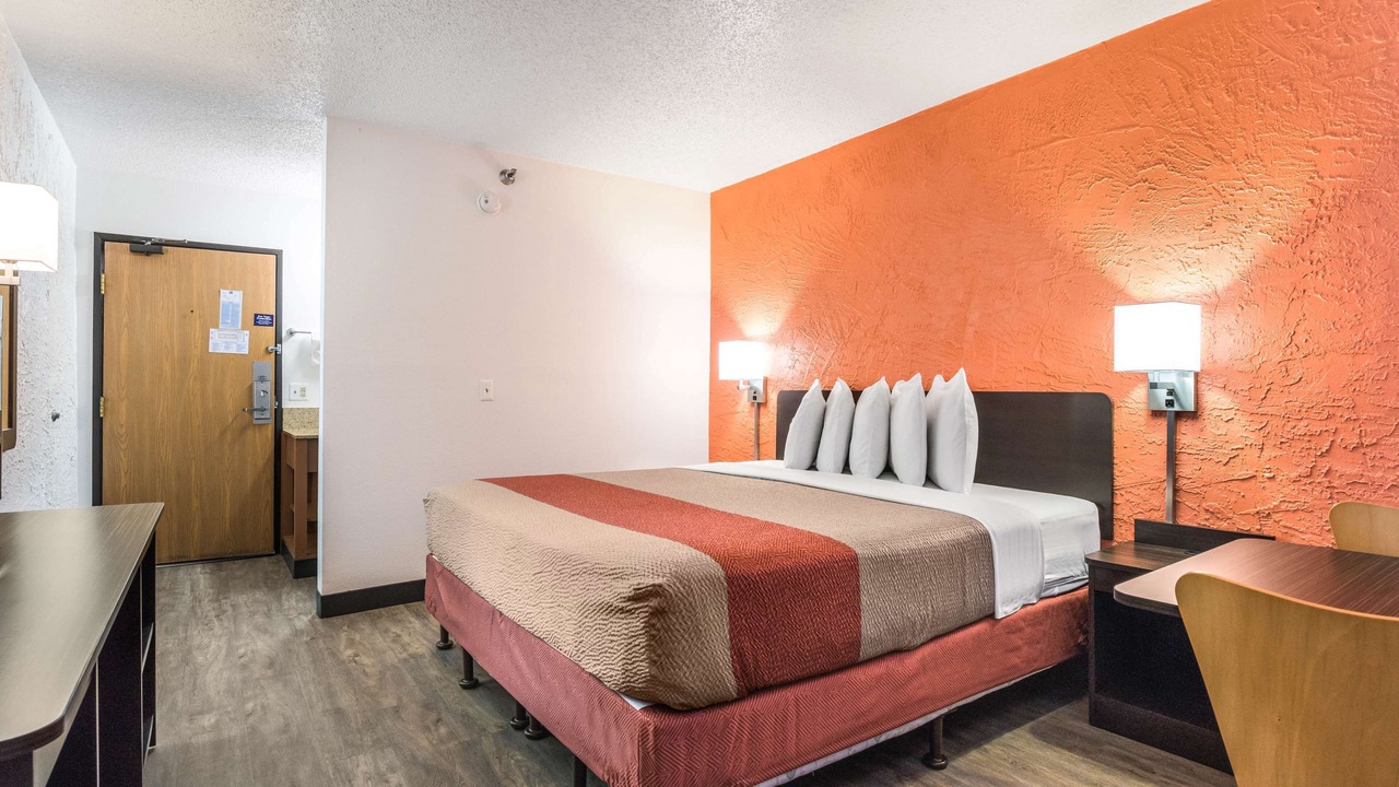 Photo of Bedroom in Elk Grove Village