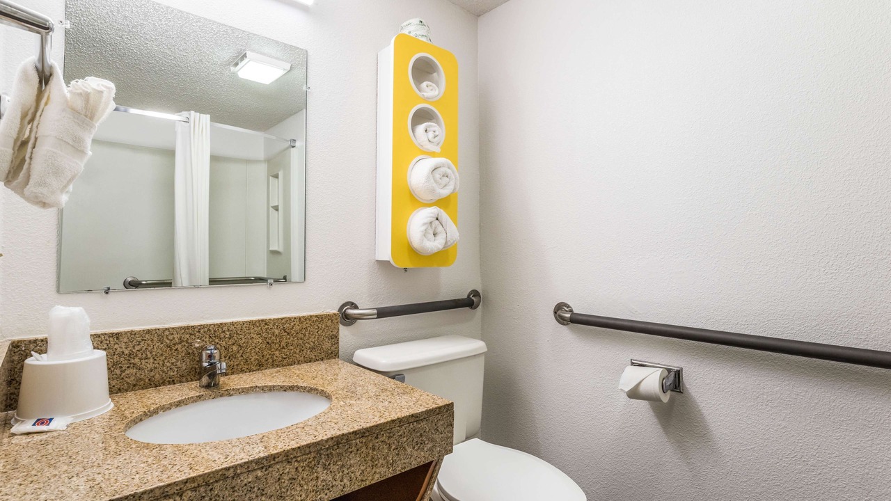 Photo of Bathroom in Elk Grove Village
