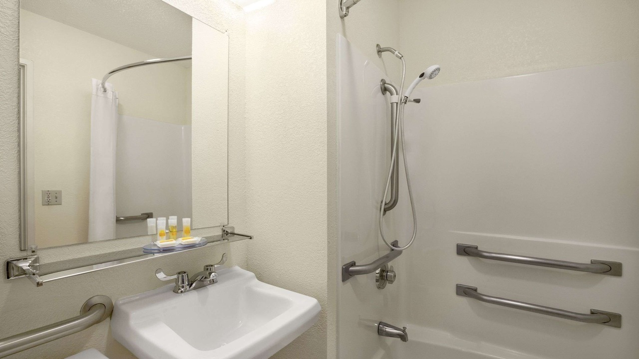 Photo of Bathroom in Oglesby